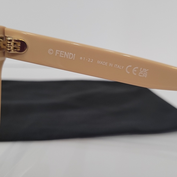 FENDI Sunglasses FE400861 - Picture 6 of 10